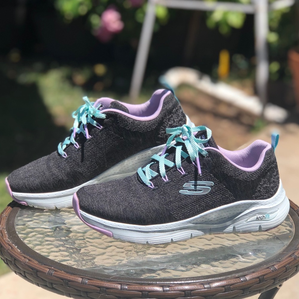 Skechers Arch Fit Sneakers size 8